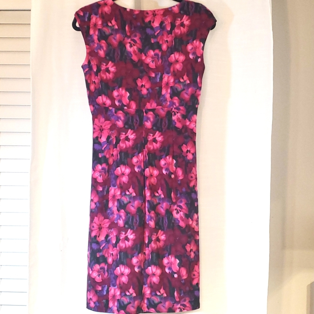 Lauren Ralph Lauren Stretch Dress size 6 Good condition Beautiful very small det